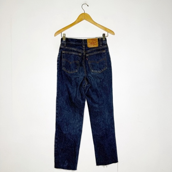 Levi’s Women’s Vintage 501 Raw Hem Button Fly Jeans Size 7 / 28 USA - Picture 2 of 10